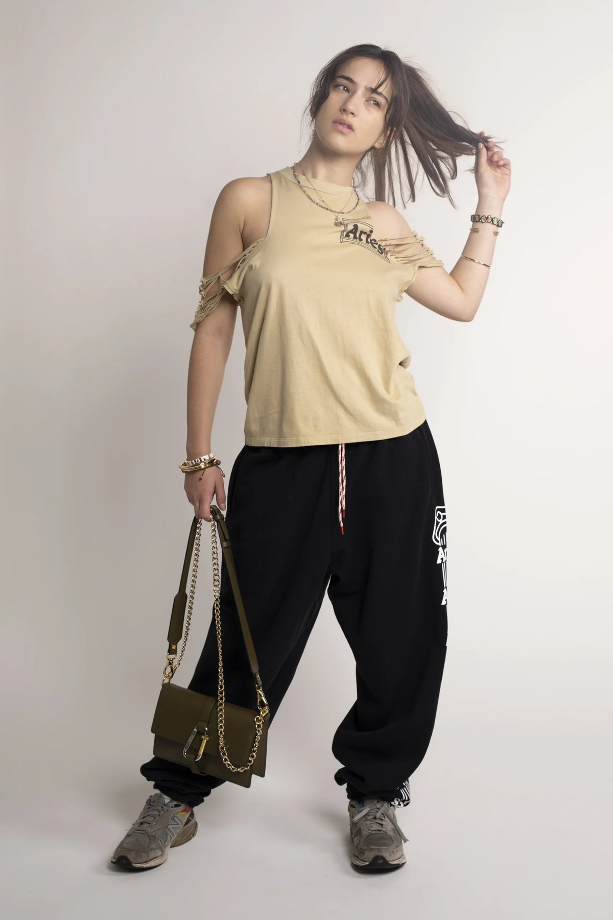 SLASHED SHOULDER TEMPLE VEST / ARIES / PEBBLE