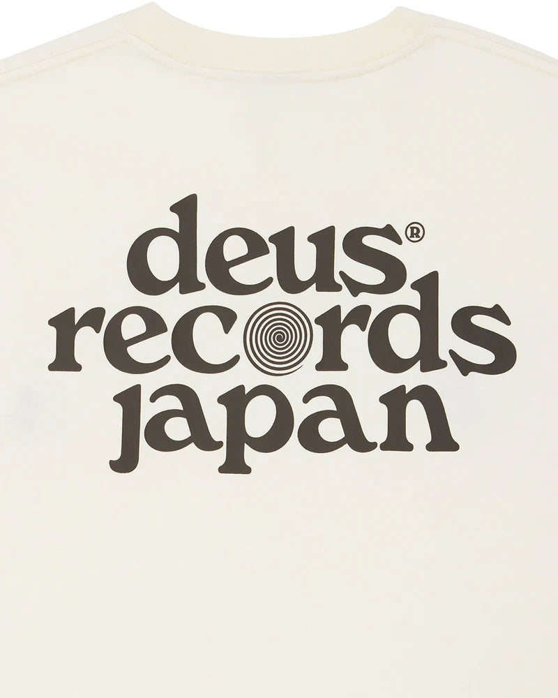 strata tee / deus ex machina / natural
